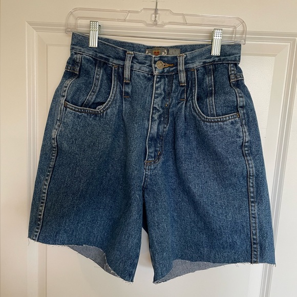 Vintage The Limited Cut-Off Pleated High Rise Blue Jean Shorts with Back Yoke - Picture 7 of 16